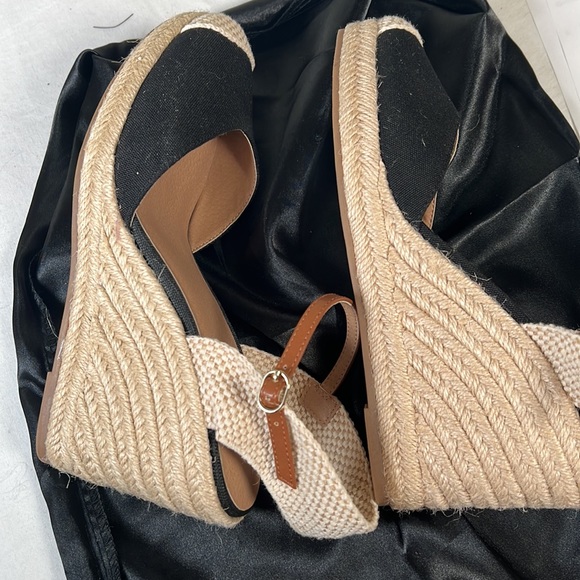 NEW Ann taylor Loft  size 9 flat form shoes - Picture 7 of 9